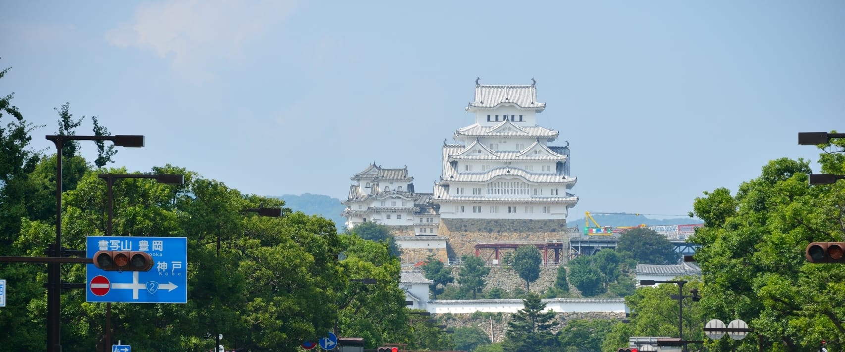 姫路駅の改札を出て北側を見れば姫路城
